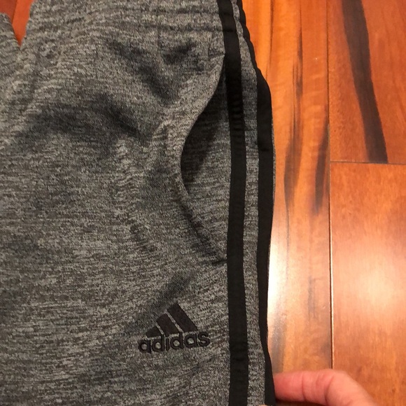Adidas boys jogger size 10/12 gray/black - Picture 4 of 6